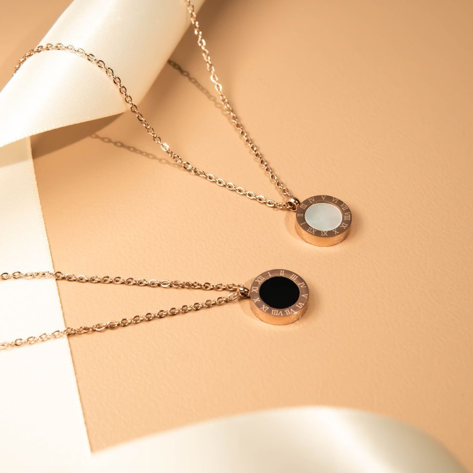 GOLD CLASSIC ROUND PENDANT WOMEN NECKLACE