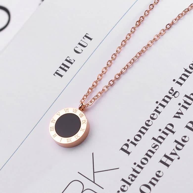GOLD CLASSIC ROUND PENDANT WOMEN NECKLACE