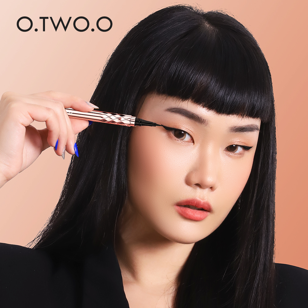 O.TWO.O Transfer Proof Graphic Eyeliner
